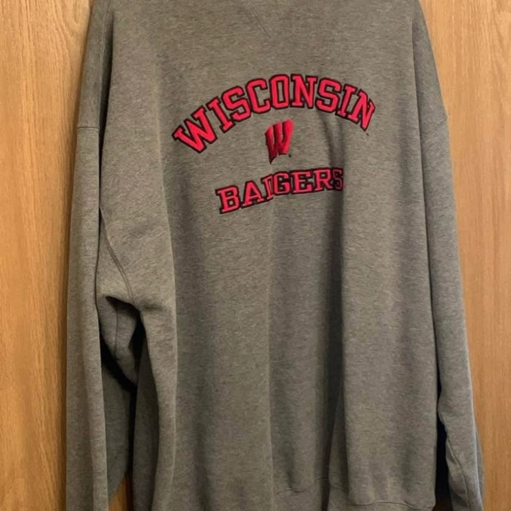 Gray Wisconsin Badgers Sweater